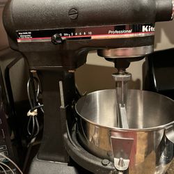 Professional Kitchen Aid  Mixer Black  , Works Well, Three Attachments , With Lift