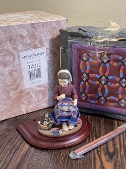 Amish Heritage collection- Figurine With Quilt