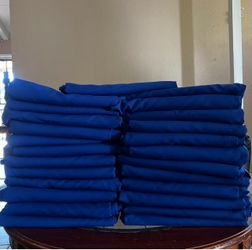 Royal blue round manteles (tablecloths)