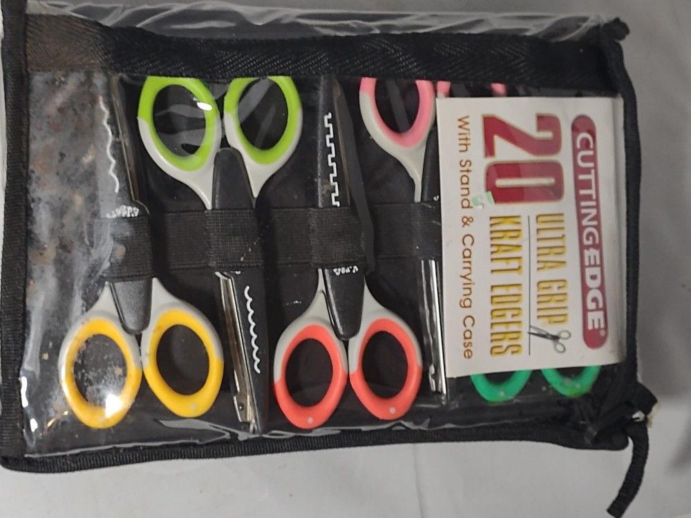 Like New Cutting Edge 20 Piece Crafting Scissors Set