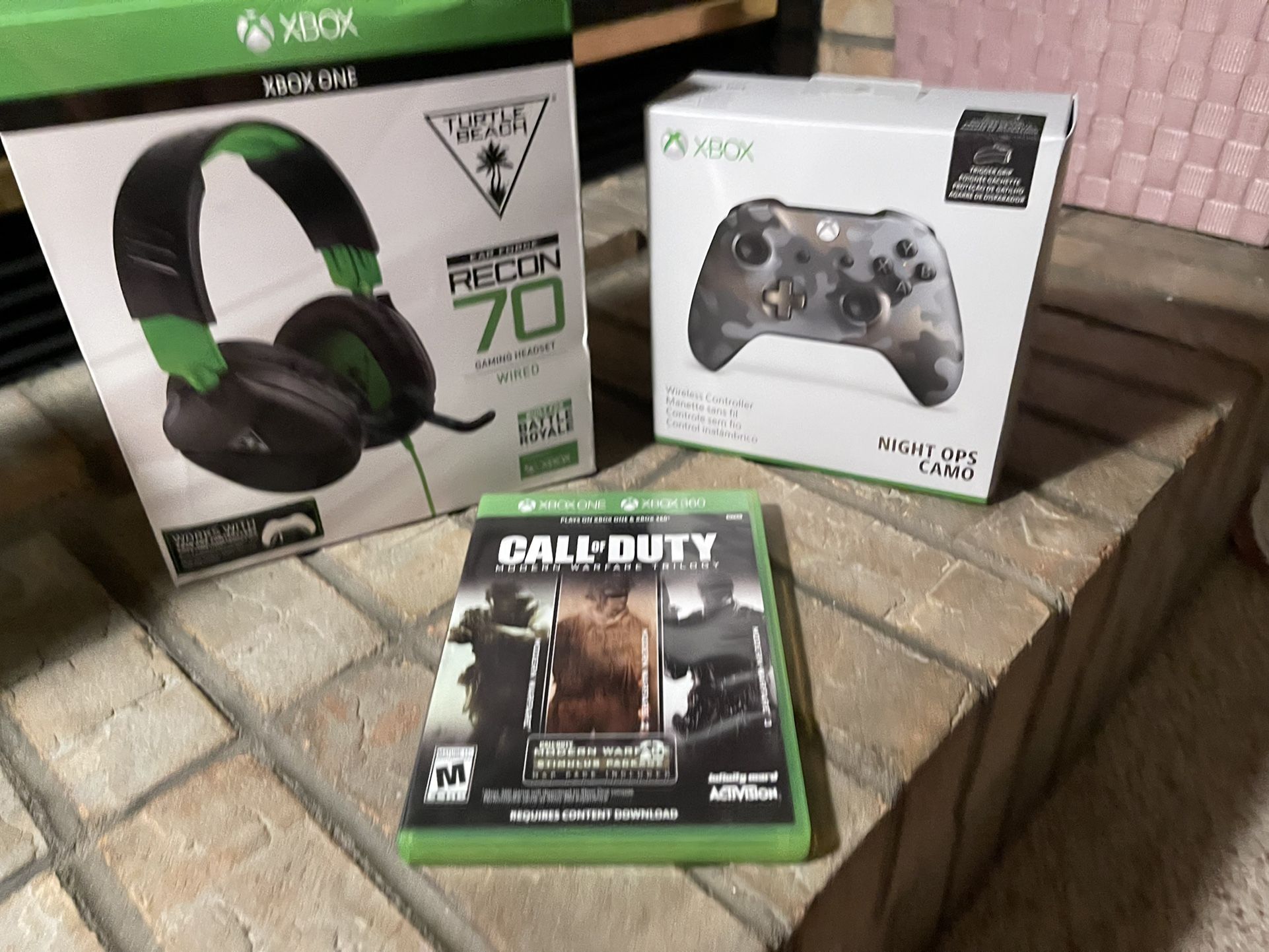 Xbox Camouflage Remote, Turtle Beaches & Call Of Duty Triology 