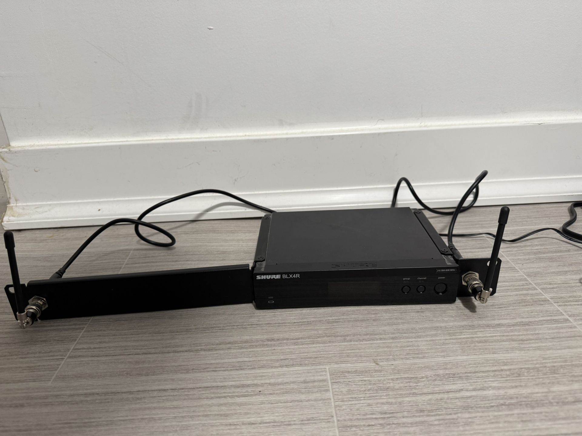 Shure BLX4R Wireless Rackmount Receiver
