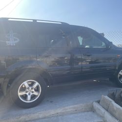HONDA PILOT 2006  TV) 149 K MILLES) $3.500