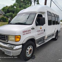 **2004  FORD -E350