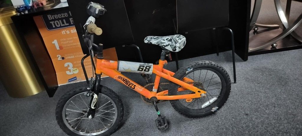Children's Hot wheels bicycle with motorcycle rev sound handle