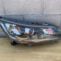 2013-2015 Honda Accord Right passenger side headlight oem