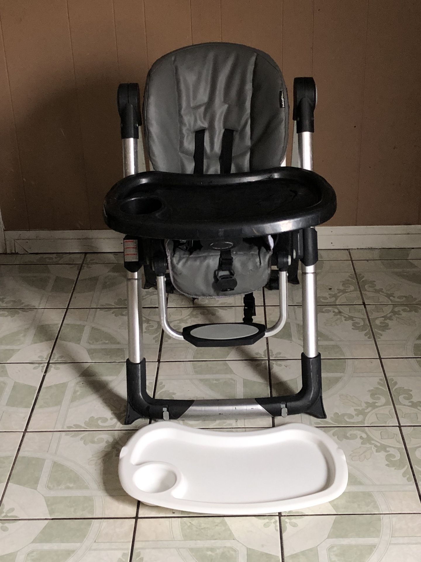 LIKE NEW GRACO CONVERTIBLE HIGH CHAIR 3 IN 1