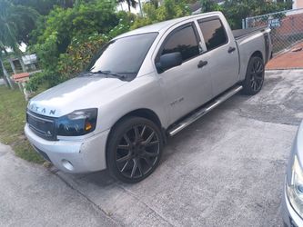 06 Nissan Titan SE truck
