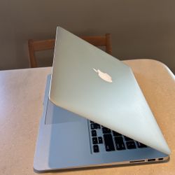 Apple MacBook Air 13” I5/8GB/256GB SSD $200