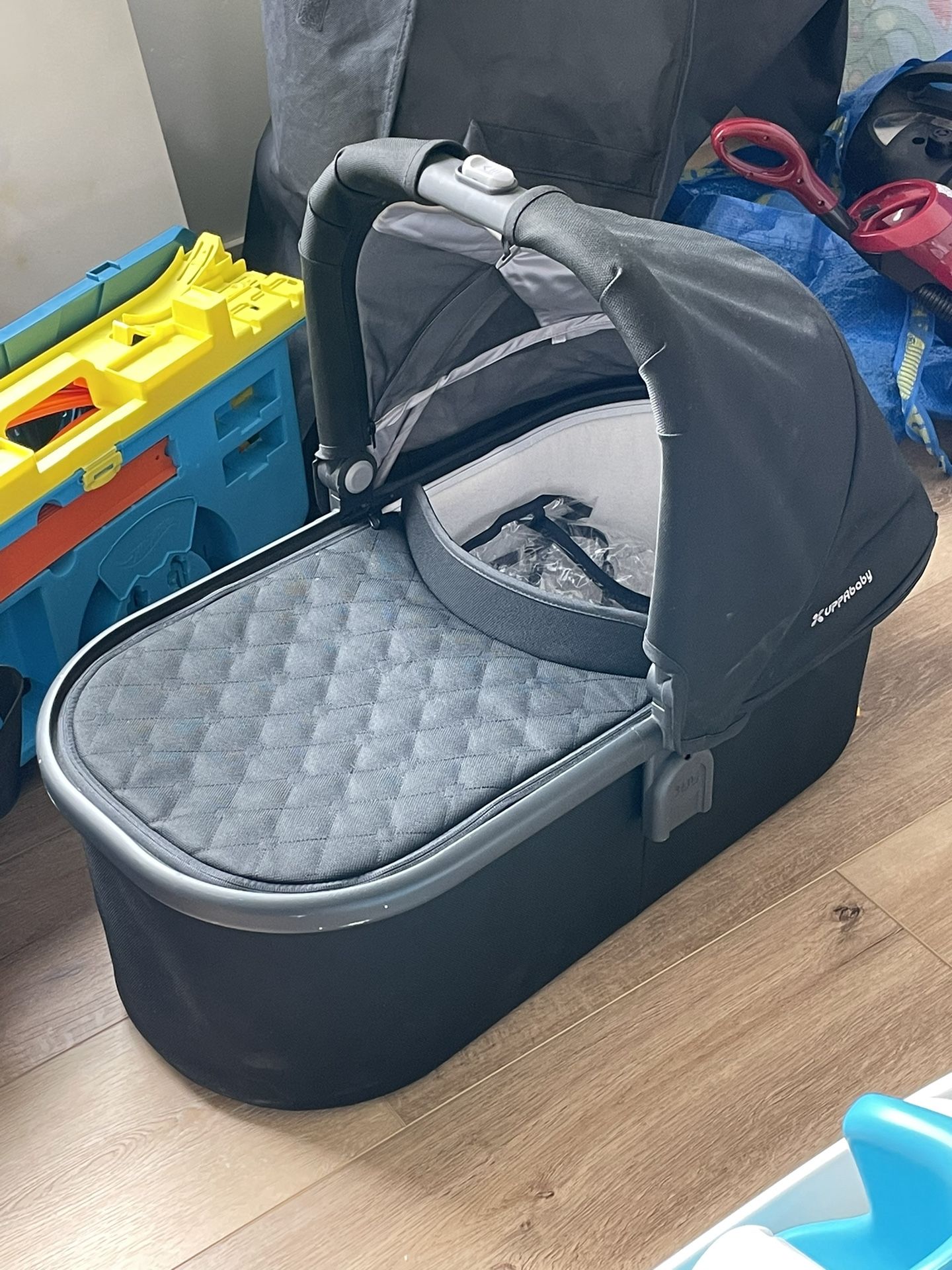 Uppababy Vista Bassinet Only (no Stroller)