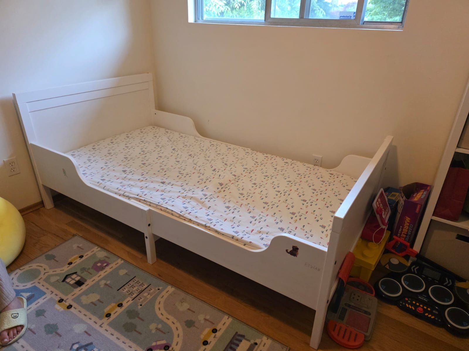 Ikea toddler Extendable Bed And Mattress