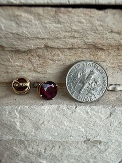 14K Gold Red Garnet Stud Earrings