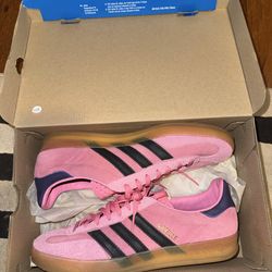 Pink adidas gazelle size 9.5w