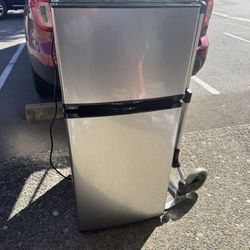 XL Mini fridge 