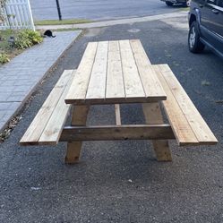 Picnic table