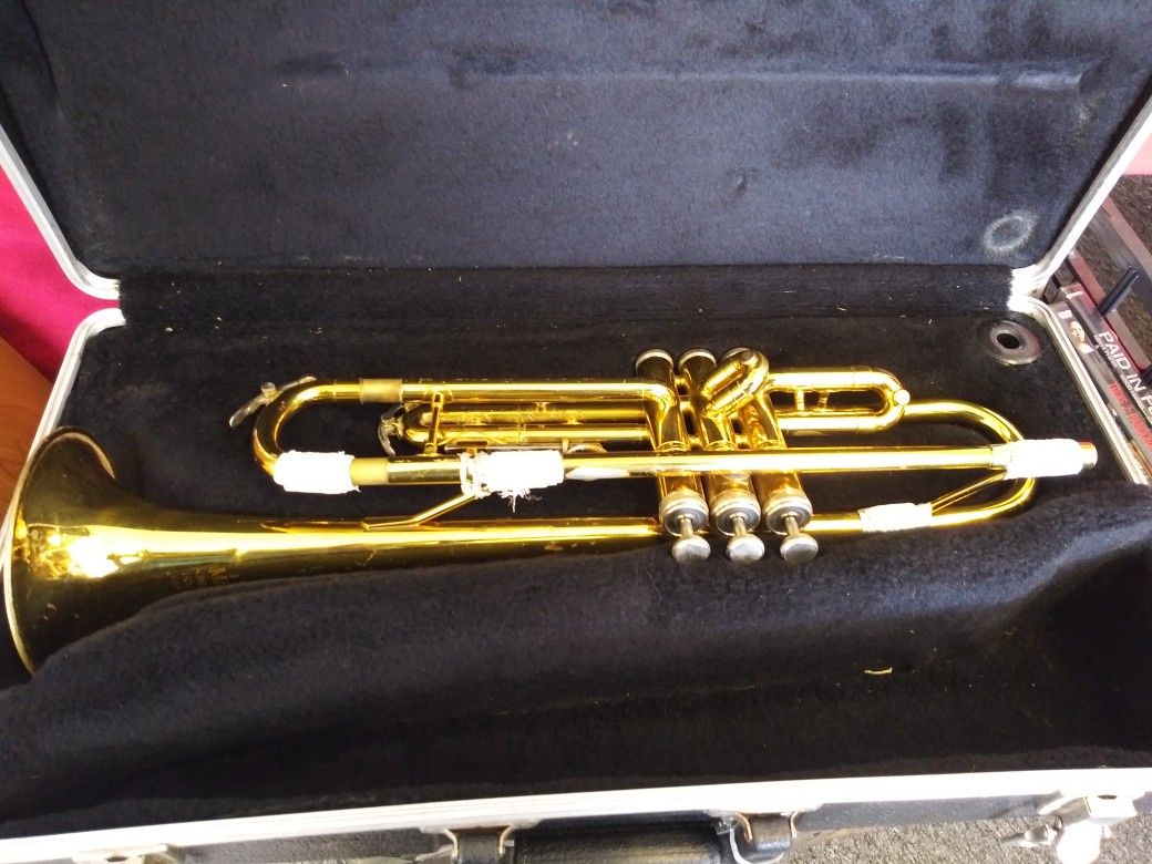 King Trumpet with case