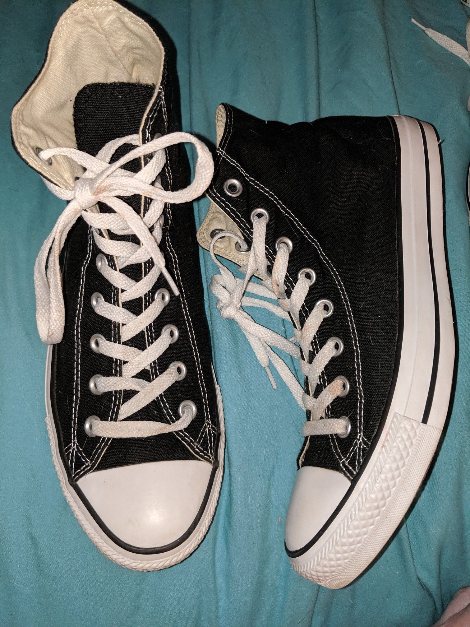 Converse men's 10/ women's 12