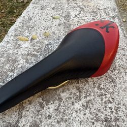 Red Fizik Seat 