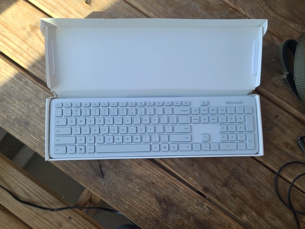 Microsoft Bluetooth Wireless Keyboard-White (NEW)