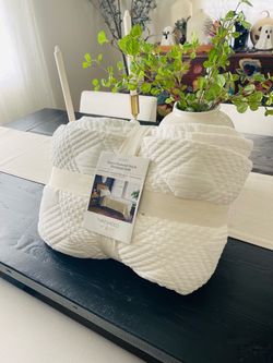 Threshold gauze diamond stitch quilt-full/queen