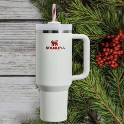 Stanley 40oz Mistletoe Twist Quencher with Candy Cane Straw New Limited Edition Christmas Tumbler 