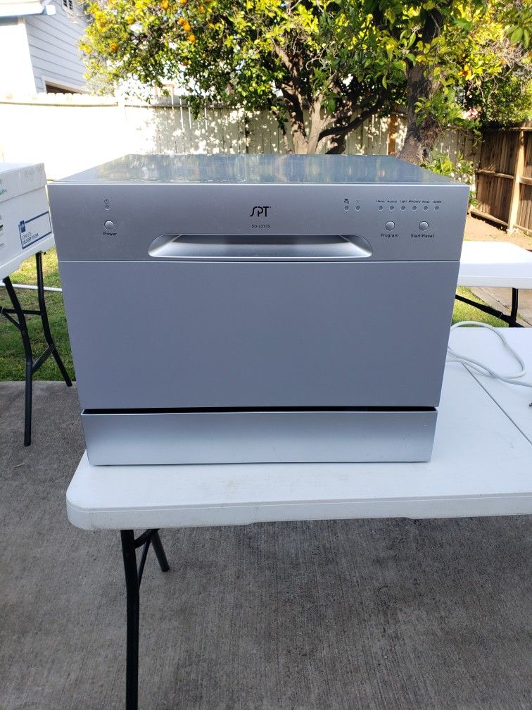 SPT Countertop Dishwasher