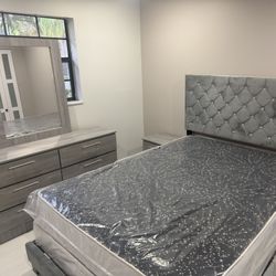 Queen  Bedroom Set With Mattress And  2 Nightstand And Dresser And Mirror . Free Installation All New Furniture And Free Deliveries 