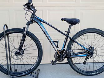 29 inch Giant Talon mountain bike