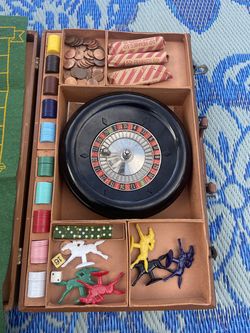 Vintage 1944 crafts roulette game table