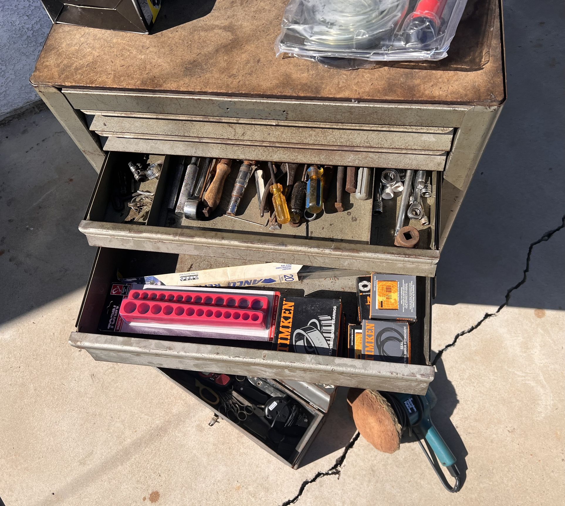 Rolling Toolbox With Tool