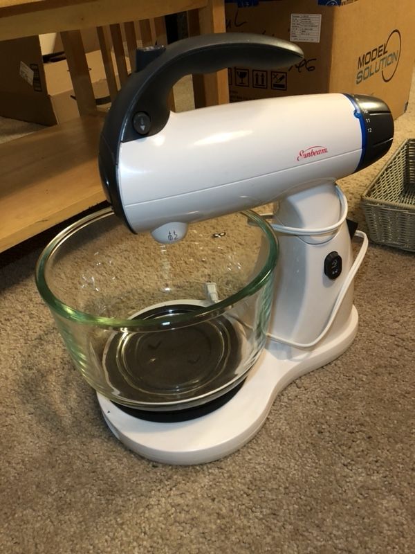 Sunbeam Mixmaster 12Speed Stand Mixer FPSBSMGLW, White for Sale in San