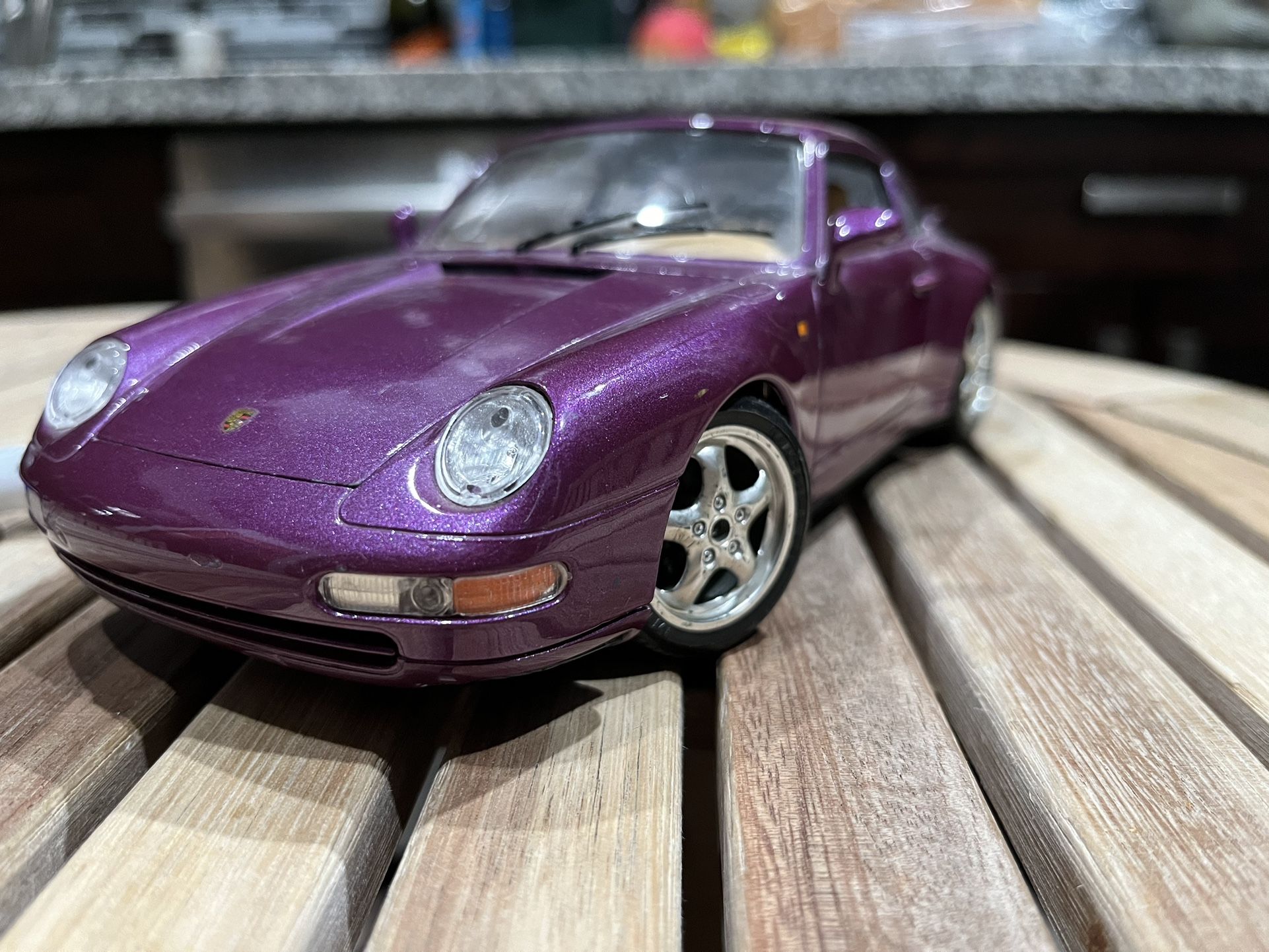 Porsche 911 1993 Carrera 1:18 Burago executive 993 Purple Spoiler