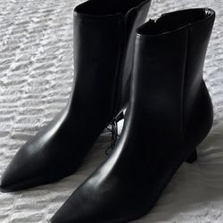 NEW UniSa Black kitten heal Ankle Boots