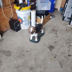 Beagle Statue-concrete