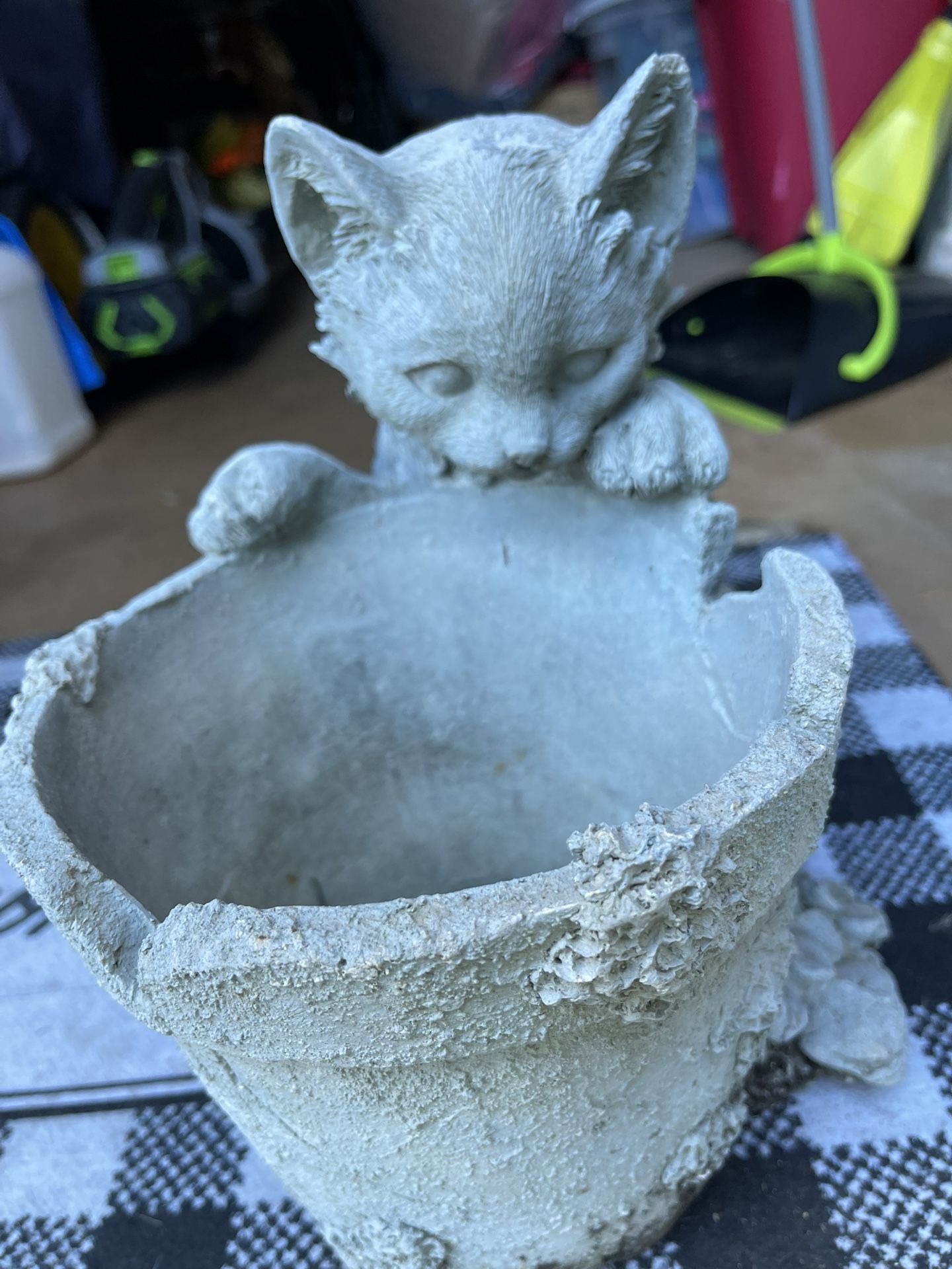 Cat flower pot