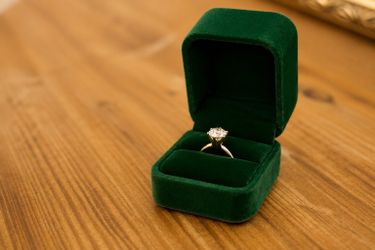 2.63 ct IGI Certified F/VVS2 Lab Diamond Engagement Ring – 18K Gold