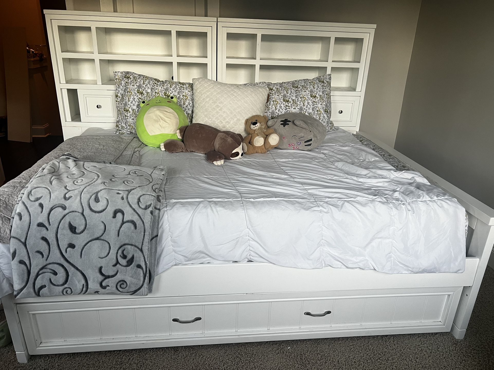 Rooms To Go Kids Cottage Colors White Full Bookcase Wall Bed (trundle bed included)
