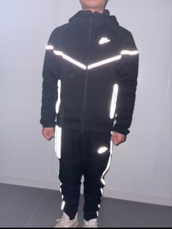 REFLECTIVE NIKE TECH