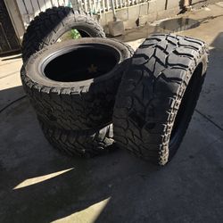 Se Benden 4 llantas 33x12.50x20 