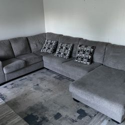Ashley Furniture Sectional Couch Large read Description 