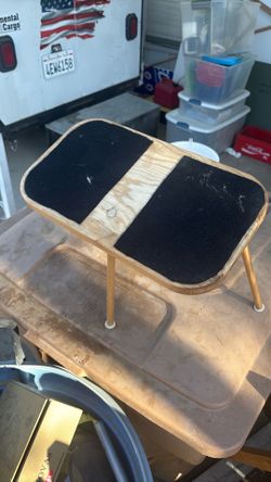 Shoe shine stool