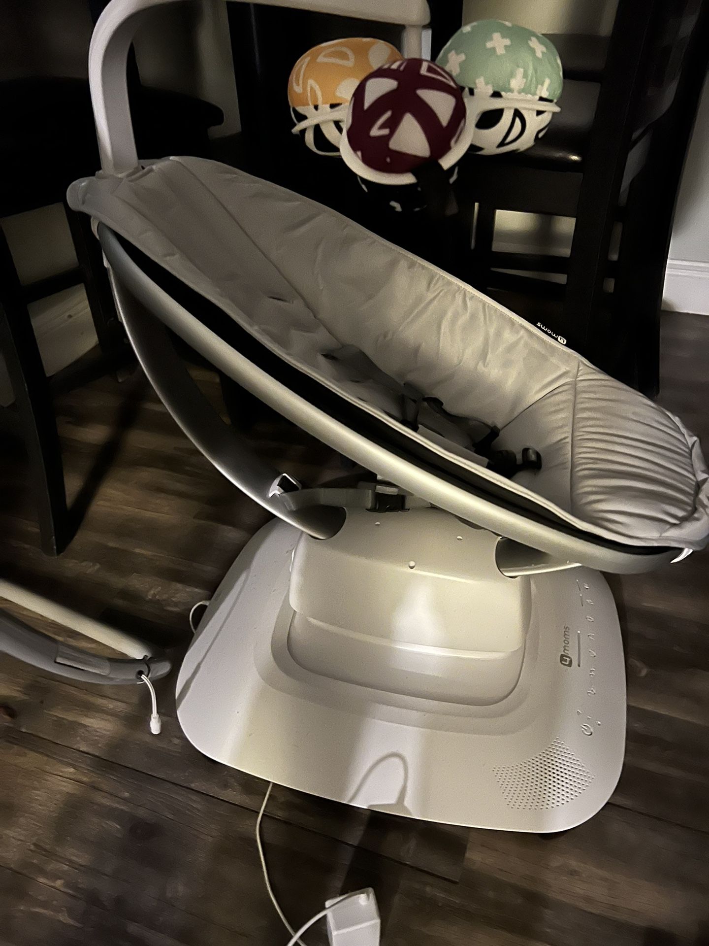 4 Moms Mamaroo Swing 