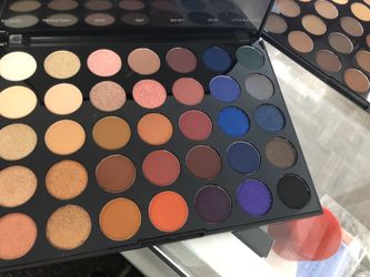 Eyeshadow palette