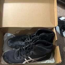 Asics wrestling shoes