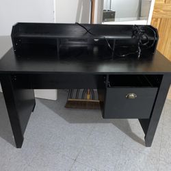 Black Desk 