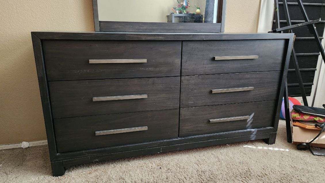 Living Spaces 6 drawer Dresser With Mirror (not Attached) - www.tita.cl