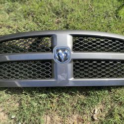 Ram Grille (Metallic Silver)