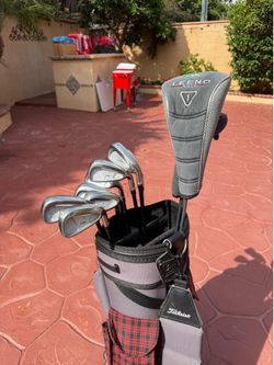 Beginners TaylorMade Set w/ Titleist Bag