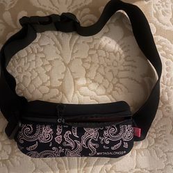 BLACK FLORAL FANNY PACK WITH STRAP AND ZIPPERS
