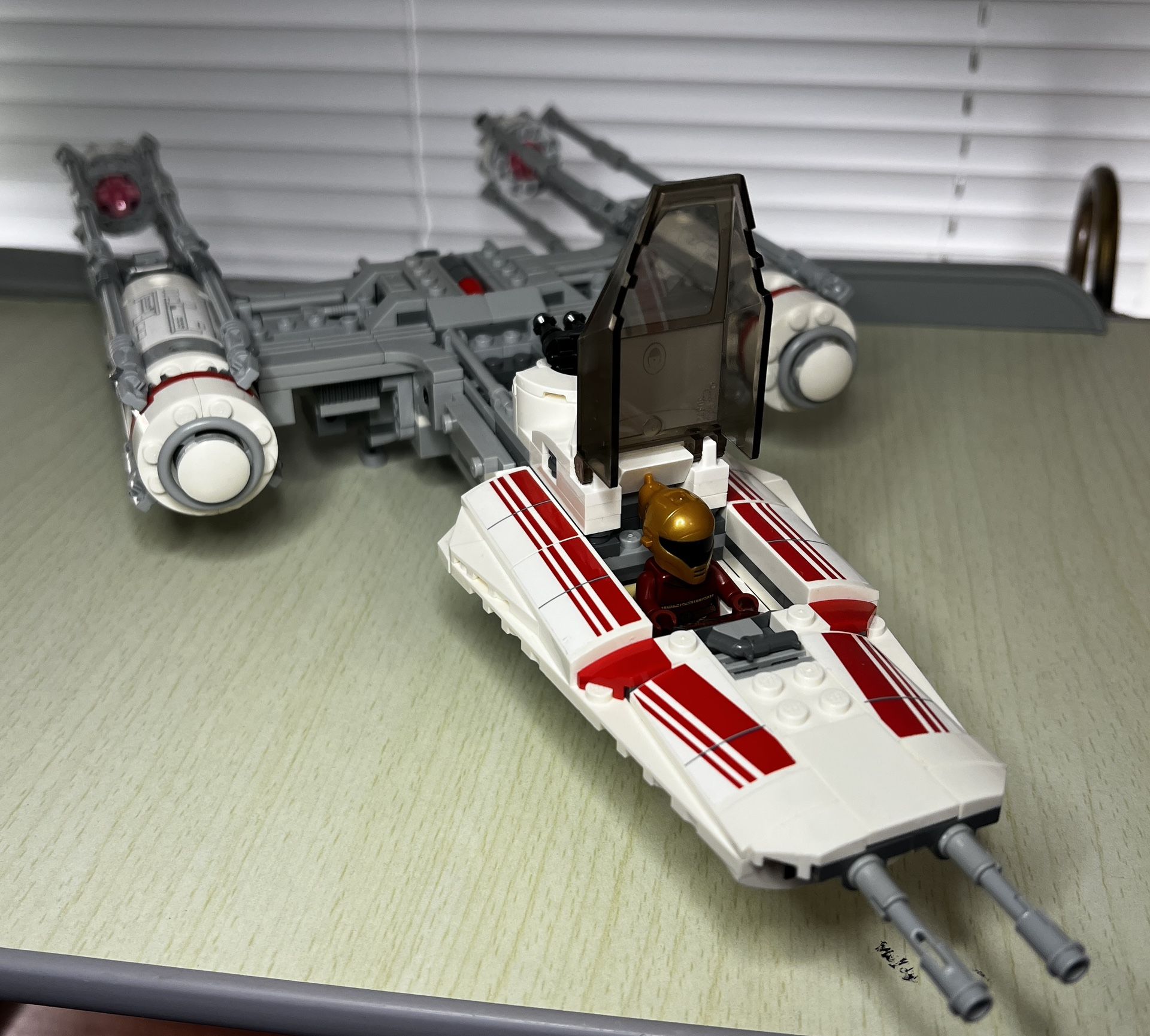 Lego Star Wars Resistance Y-Wing Starfighter (75249) — complete ship, 1 minifig